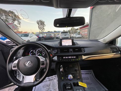 Used 2013 Lexus CT 200h image 9