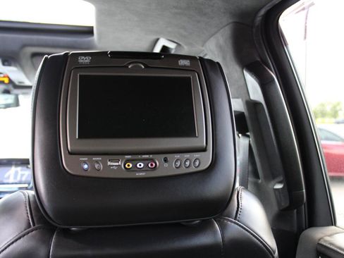 Used 2019 Cadillac Escalade ESV Platinum w/ Escalade Sport Edition AWD/4WD image 26