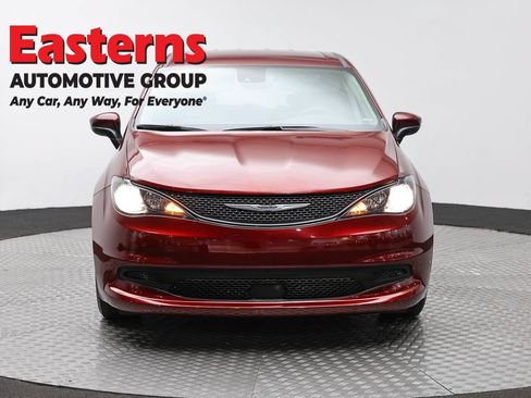 Used 2023 Chrysler Voyager LX FWD image 2