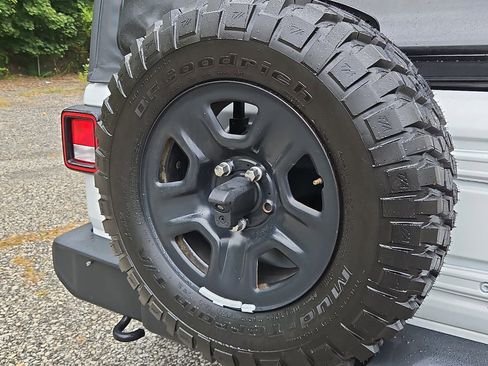 Used 2018 Jeep Wrangler Unlimited Sport image 16