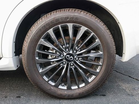 Used 2024 INFINITI QX80 Premium Select w/ All-Season Package image 11