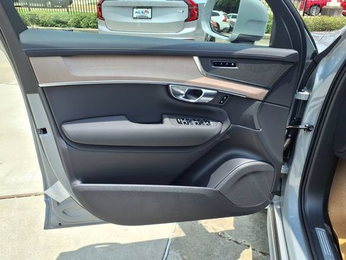 New 2026 Volvo XC90 B5 Plus w/ Protection Package Premier AWD/4WD image 10