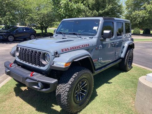 Used 2024 Jeep Wrangler Unlimited Rubicon AWD/4WD image 5
