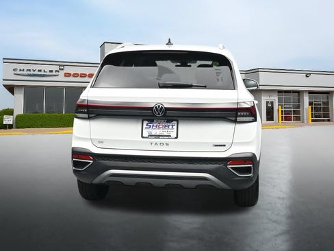 Used 2026 Volkswagen Taos SE AWD/4WD image 4