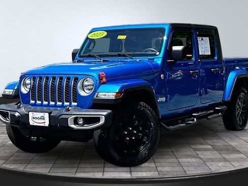 Used 2023 Jeep Gladiator Overland AWD/4WD image 12