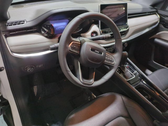 Used 2024 Jeep Compass Limited AWD/4WD image 11