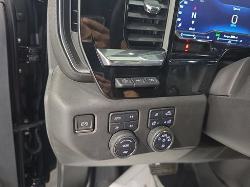 Used 2023 Chevrolet Silverado 1500 High Country w/ High Country Premium Package AWD/4WD image 19