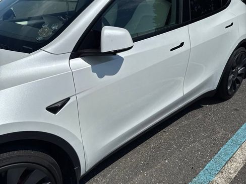Used 2024 Tesla Model Y Performance AWD/4WD image 1