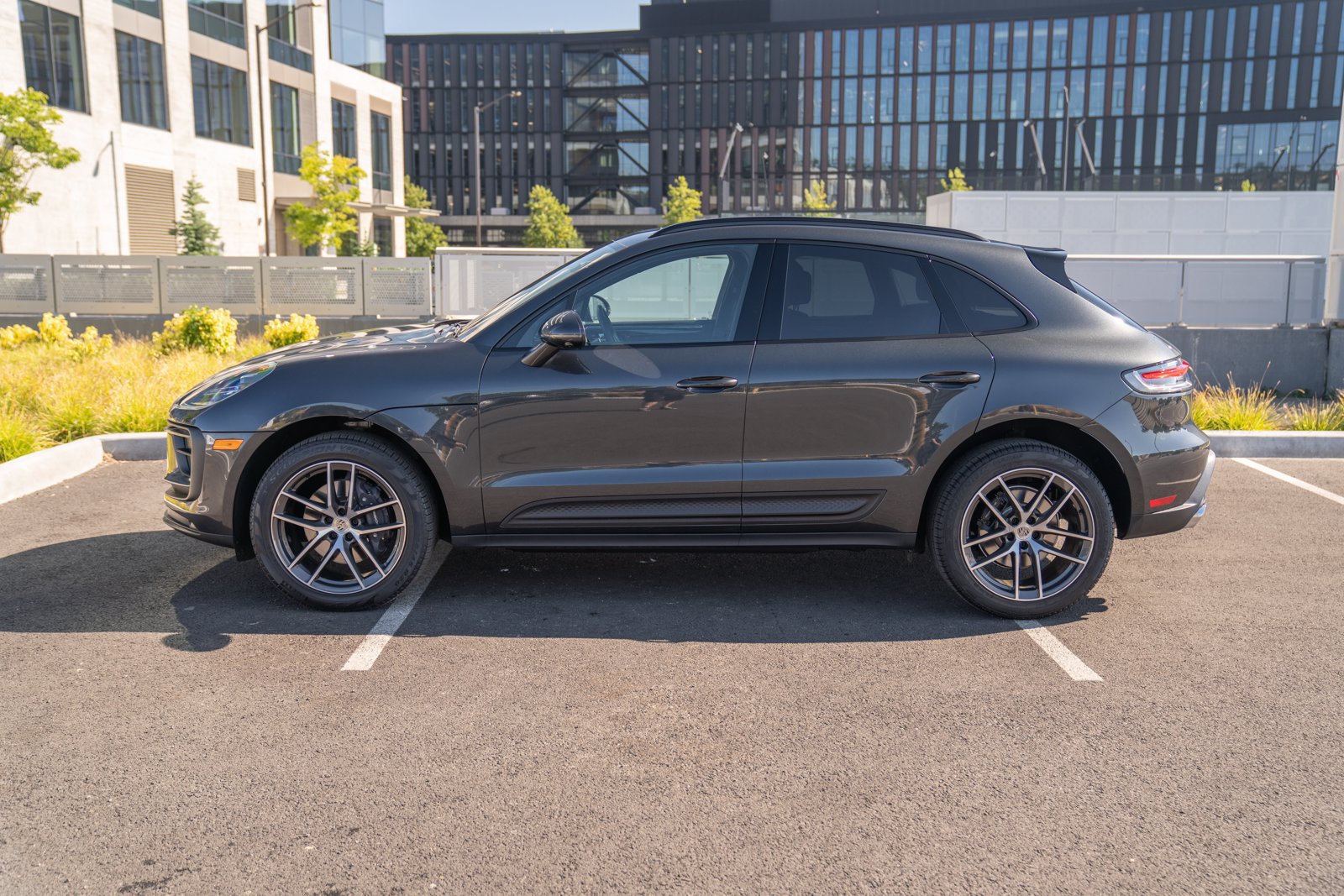 Certified 2026 Porsche Macan AWD/4WD image 2
