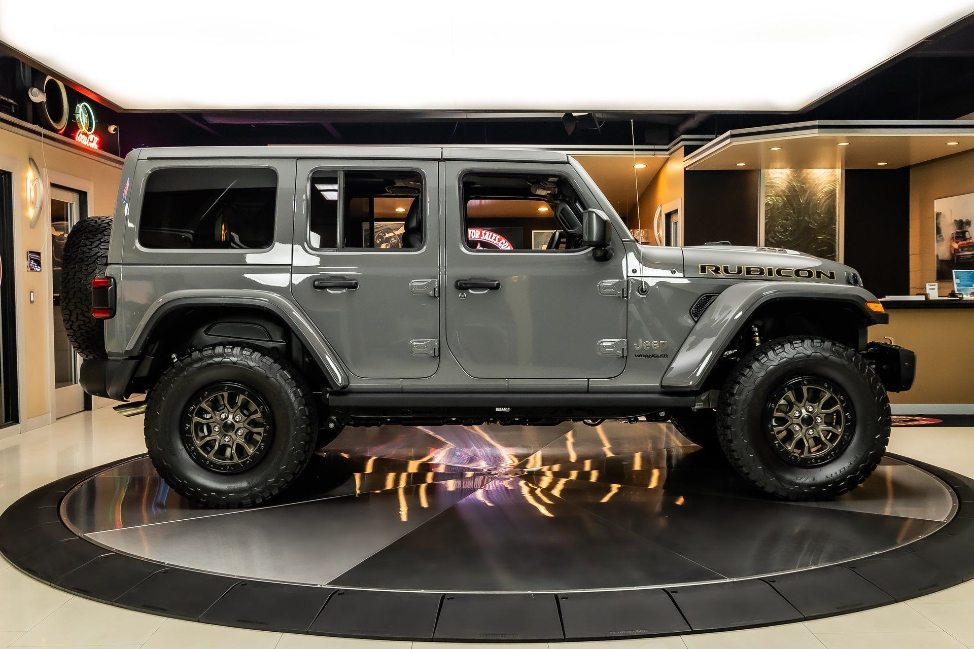 Used 2021 Jeep Wrangler Unlimited Rubicon w/ Trailer Tow Package AWD/4WD image 11