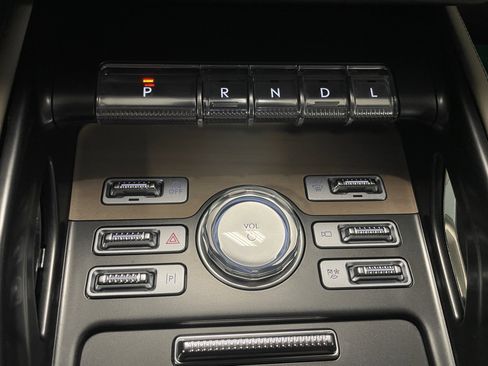 Used 2024 Lincoln Nautilus Reserve w/ Equipment Group 202A image 15