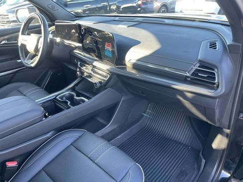 Used 2025 Chevrolet Traverse High Country image 14