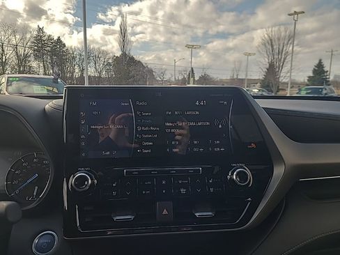 Used 2020 Toyota Highlander Limited image 22