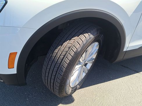 Used 2020 Volkswagen Tiguan S image 29