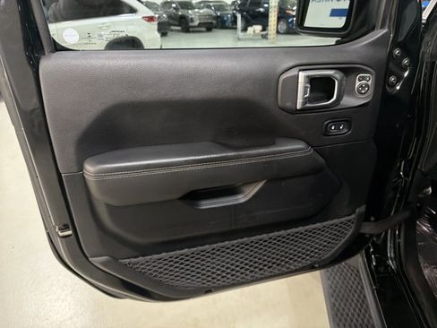 Used 2021 Jeep Wrangler Unlimited Sahara w/ Uconnect 4C Nav & Sound Group AWD/4WD image 17