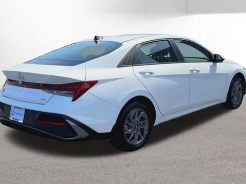 Used 2025 Hyundai Elantra Blue FWD image 74