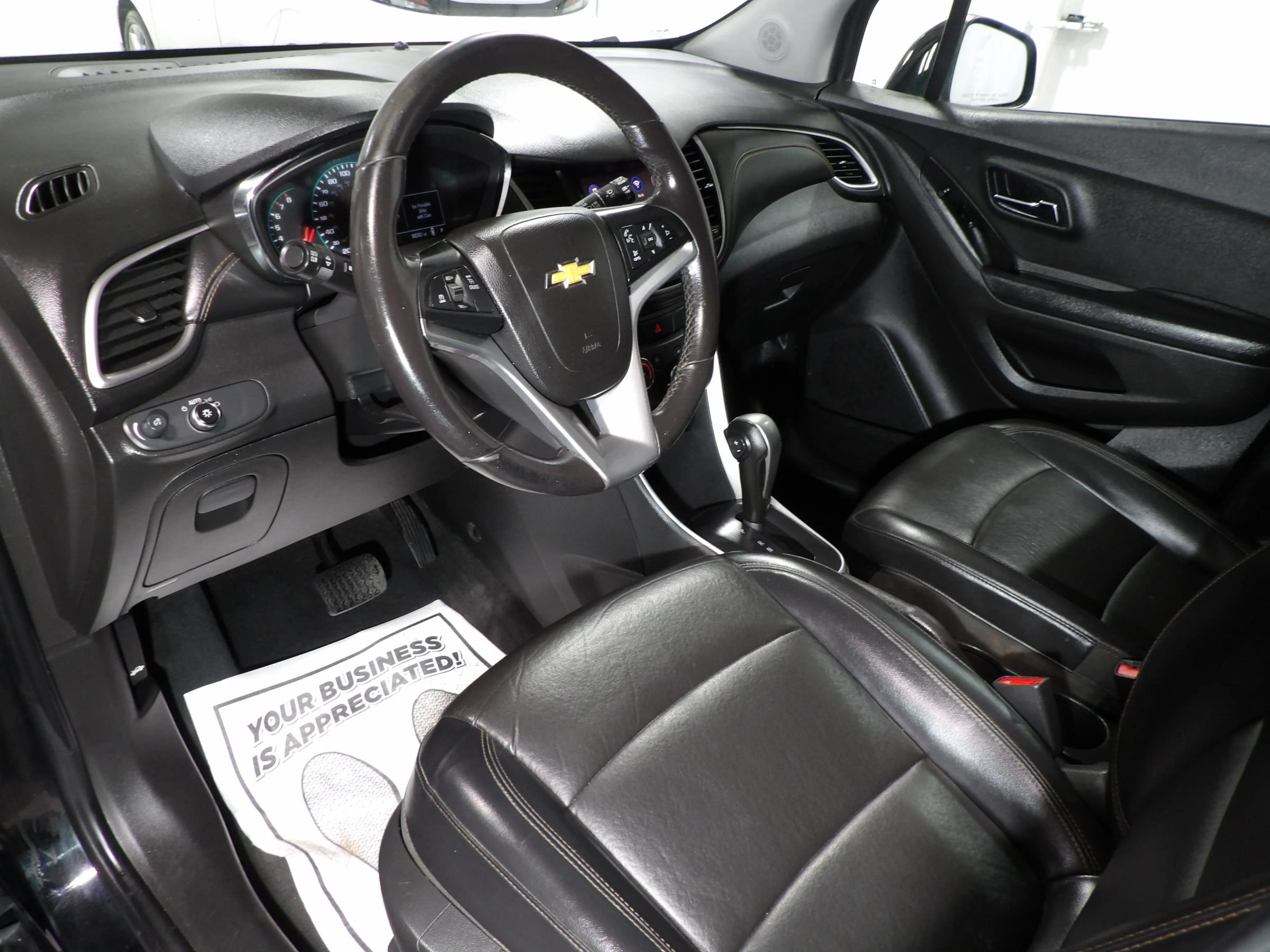 Used 2021 Chevrolet Trax LT w/ Premium Seat Package AWD/4WD image 8