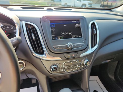 Used 2024 Chevrolet Equinox LT image 31