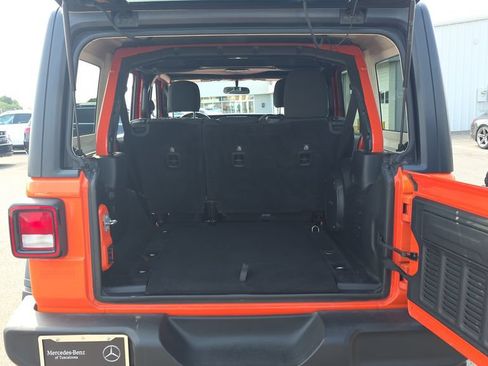 Used 2018 Jeep Wrangler Unlimited Sport S AWD/4WD image 9