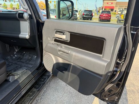 Used 2010 Toyota FJ Cruiser Sport Utility 2D image 22