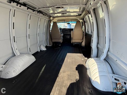 Used 2025 Chevrolet Express 3500 w/ Driver Convenience Package image 24