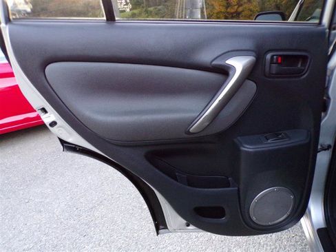 Used 2004 Toyota RAV4 4WD image 24