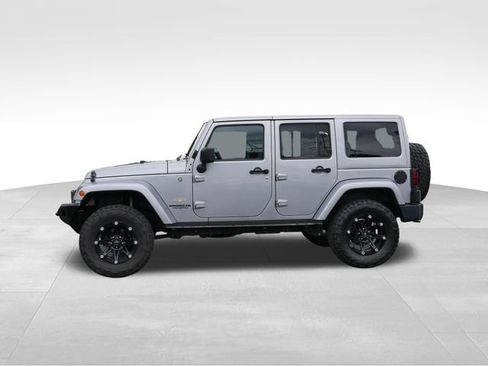 Used 2013 Jeep Wrangler Unlimited Sahara w/ Dual Top Group AWD/4WD image 4