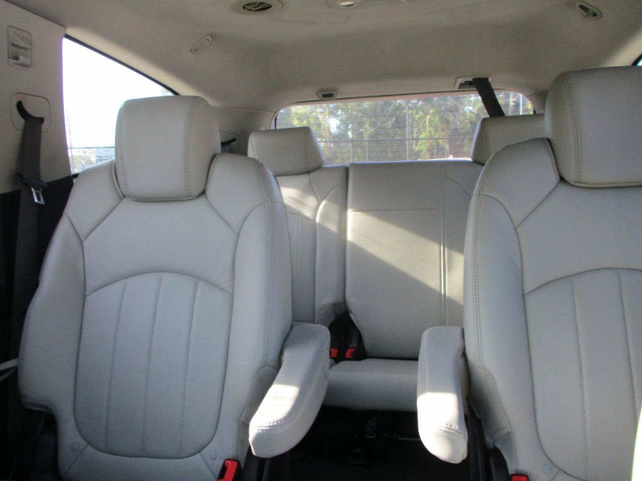 Used 2009 Chevrolet Traverse LTZ FWD image 17