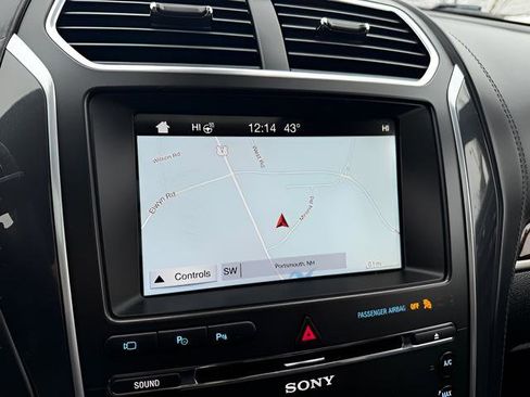 Used 2018 Ford Explorer Platinum image 12