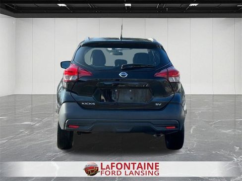 Used 2019 Nissan Kicks SV image 4