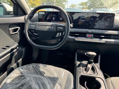 New 2025 Kia K4 LXS image 9