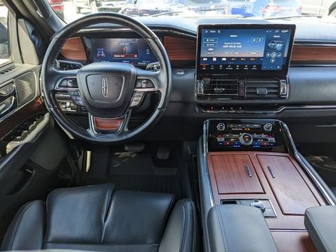 Used 2023 Lincoln Navigator 4WD image 15