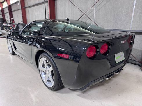 Used 2005 Chevrolet Corvette Coupe w/ Preferred Equipment Group RWD image 8