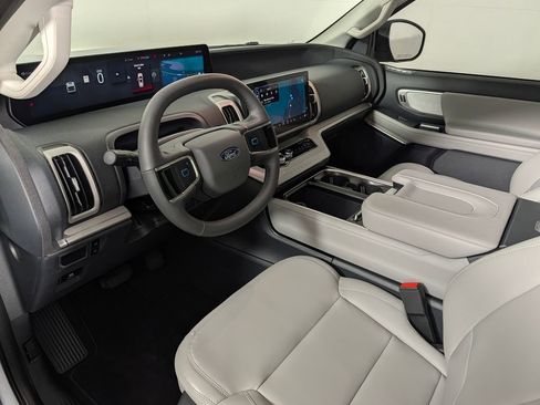 Used 2026 Ford Expedition Active RWD image 22