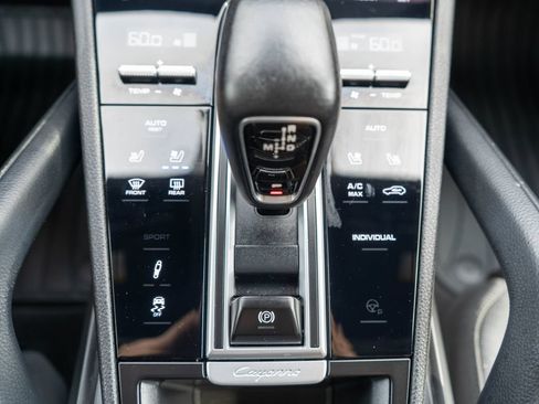 Used 2019 Porsche Cayenne E-Hybrid AWD/4WD image 28