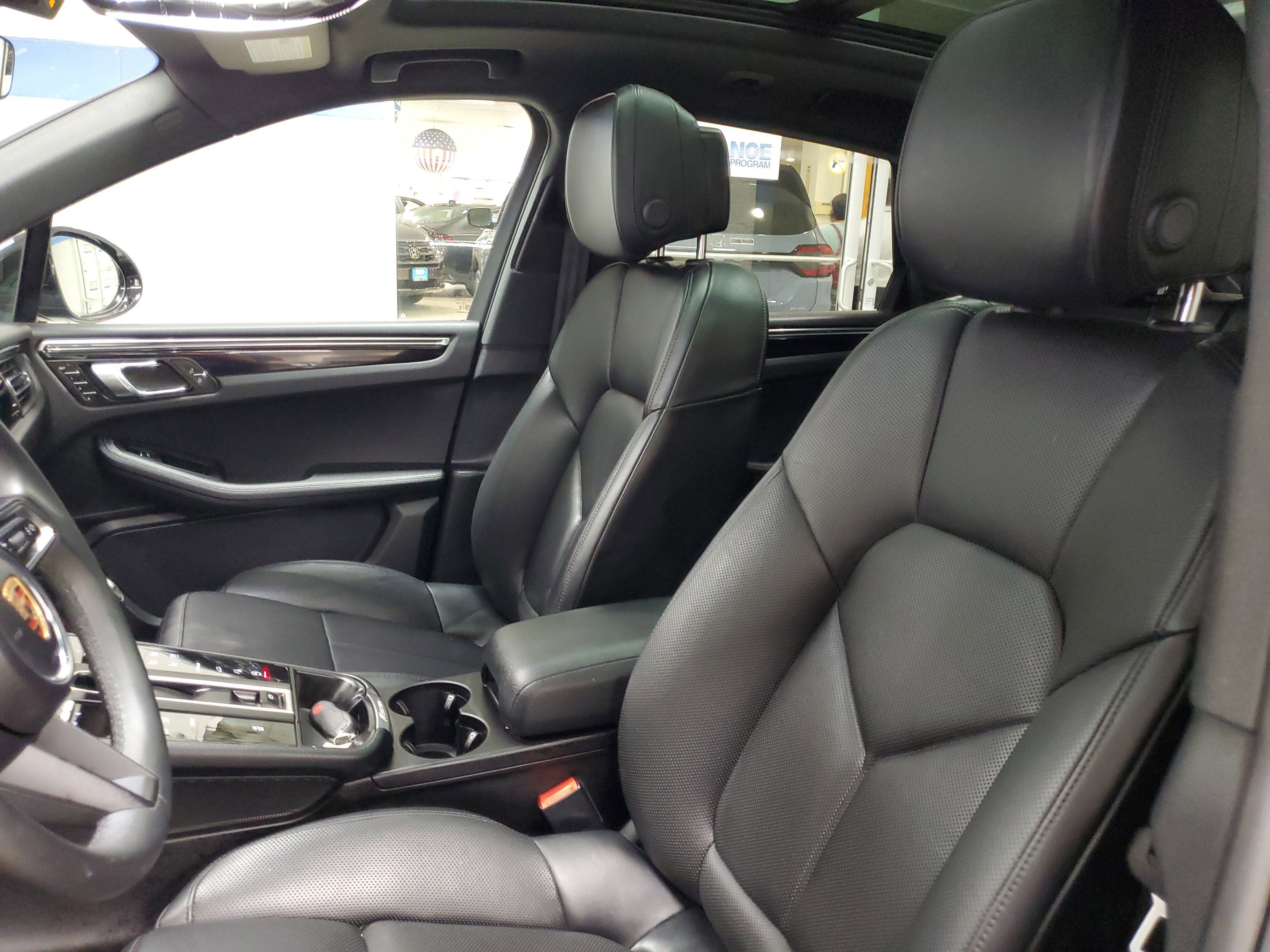 Used 2025 Porsche Macan AWD/4WD image 18