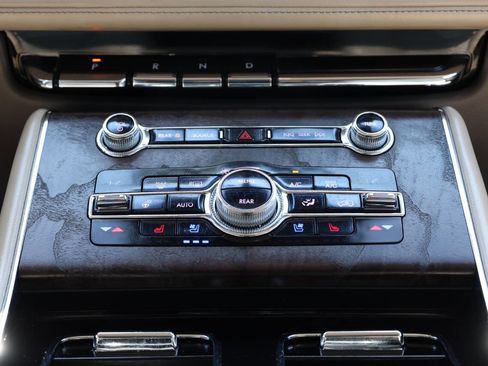 Used 2020 Lincoln Aviator Reserve w/ Equipment Group 201A image 22