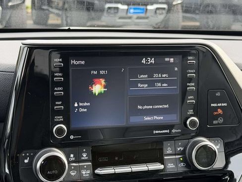 Used 2022 Toyota Highlander XLE AWD/4WD image 14