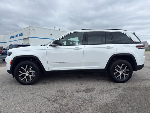 Used 2025 Jeep Grand Cherokee Limited AWD/4WD image 6