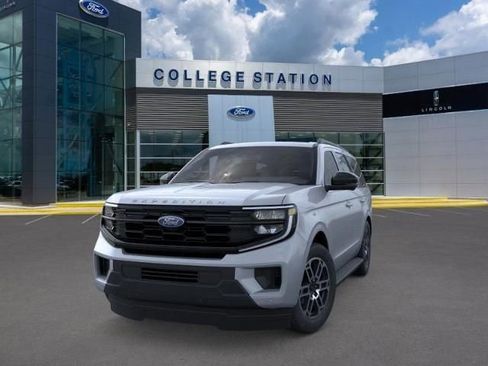 New 2025 Ford Expedition Active image 2