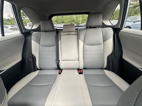 Used 2020 Toyota RAV4 XLE Premium FWD image 12