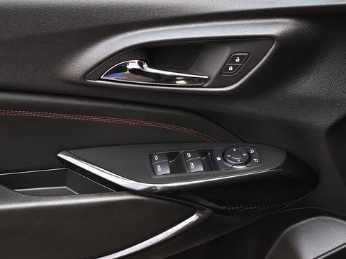 Used 2024 Chevrolet Trax RS w/ Sunroof Package FWD image 27