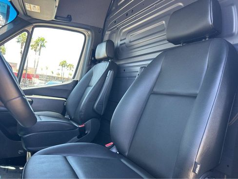 Used 2023 Mercedes-Benz Sprinter 2500 image 7