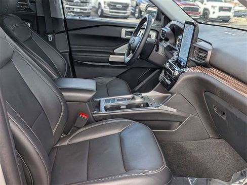 Used 2023 Ford Explorer Limited w/ Limited Technology Package image 40