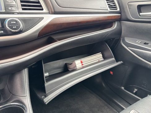 Used 2015 Toyota Highlander Limited image 26