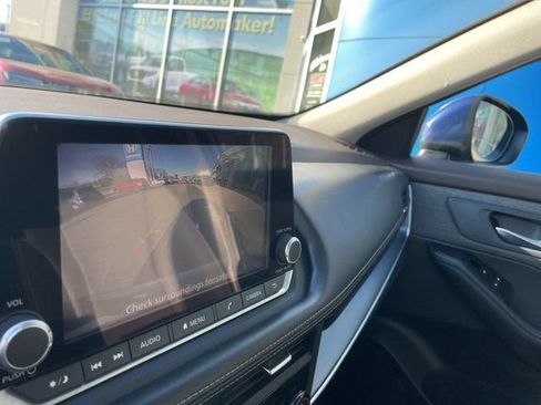 Used 2023 Nissan Rogue SV FWD image 15