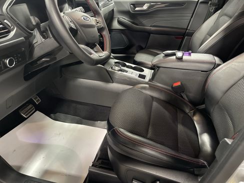 Used 2024 Ford Escape ST-Line w/ Tech Pack #1 image 9