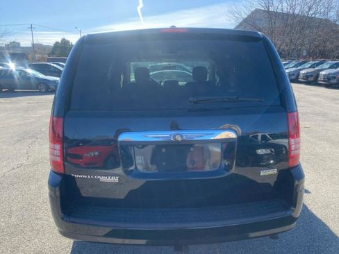 Used 2008 Chrysler Town & Country LX image 6