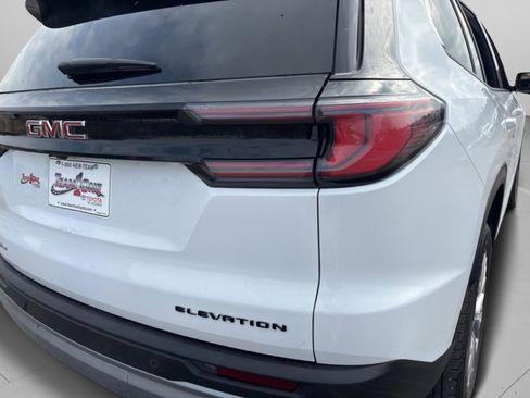 Used 2024 GMC Acadia Elevation image 30
