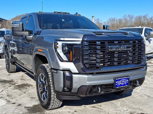 Used 2024 GMC Sierra 2500 Denali Ultimate w/ Snow Plow Prep/Camper Package image 4